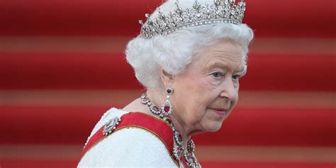 12 Things Only Queen Elizabeth Can Do — Royal Rules And Privileges