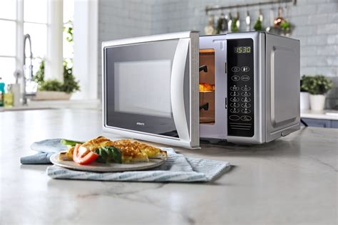 How A Microwave Oven Uses Microwaves To Quickly Heat Food Food Poin