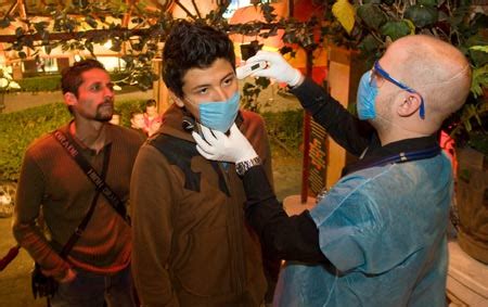 Two more people have died in new york city after contracting swine flu, bringing the total number of deaths here from the virus to seven, city health officials said yesterday. People being cautious amid swine flu alert in downtown ...