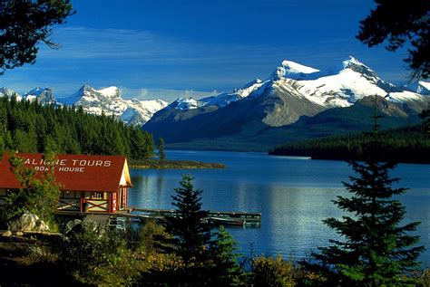Alberta, the westernmost of canada's three prairie provinces, shares many physical features with its neighbours to the east, saskatchewan and manitoba. File:Canada Boat House am Maligne Lake, Jasper NP, Alberta ...