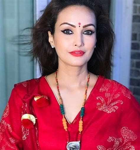 While talking to the press, the actress broke down. Nisha Rawal