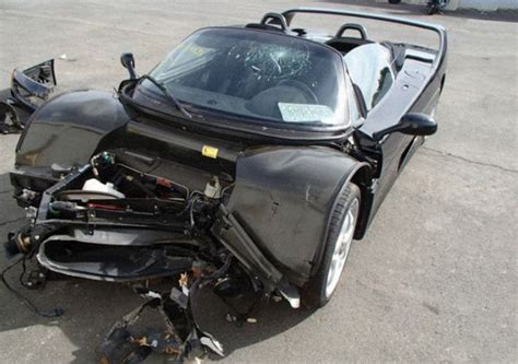 Crashed Supercars 31 Pics