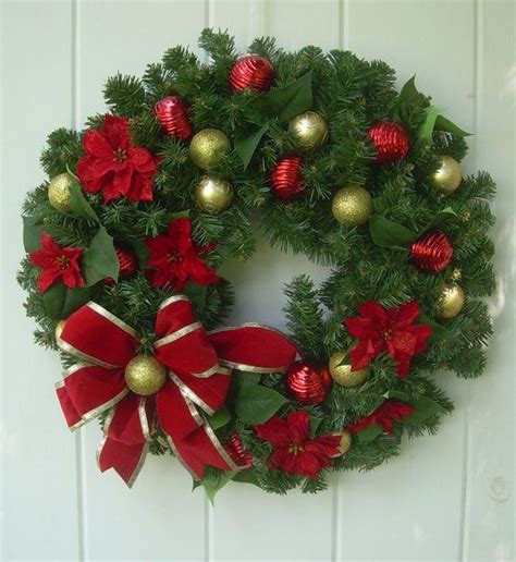 You Cant Go Wrong With A Tried And True Traditional Christmas Wreath