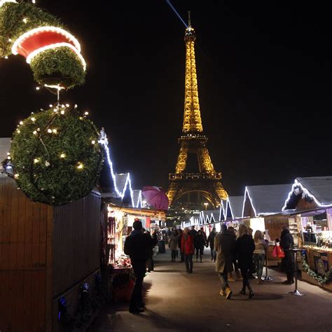 Eiffel Tower Christmas France Eiffel Tower And Lightpost Wrapped In