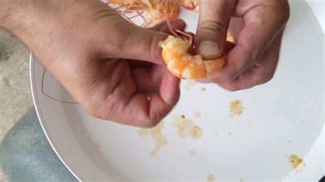How To Peel A Shrimp Youtube