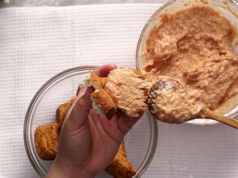 Potong tahu pong jadi dua dan keluarkan isinya. Resep Tahu Ayam Walik ala Yummy, Referensi Camilan Enak ...