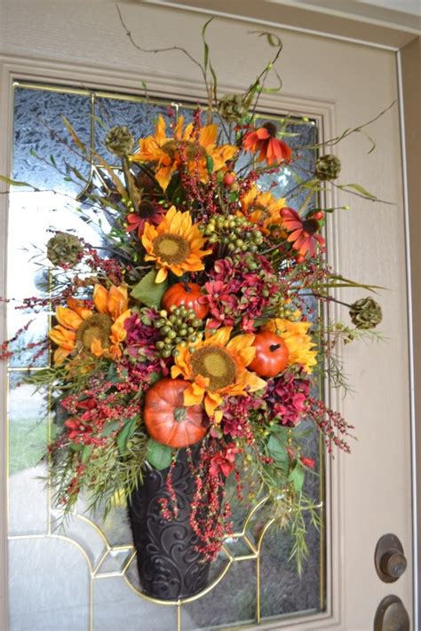 Exterior doors and especially your front door can make or break a sale. 47 Cute And Inviting Fall Front Door Décor Ideas | DigsDigs