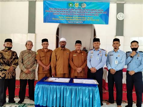 Kecakapan hidup terbukti mampu membantu ekonomi masyarakat bertahan di era pandemi. Rutan Banda Aceh Beri Penghargaan pada Kemenag Aceh Besar ...