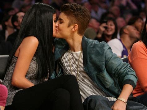 Selena Gomez Kissing Justin Bieber Caught On Camera