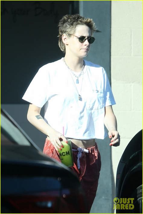 Kristen Stewart Grabs Green Juice With Girlfriend Stella Maxwell