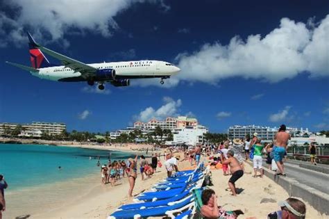 Maho Beach Airplanes Fly Right Above The Beach Maho Bay St Maarten Wen There In 2013 And