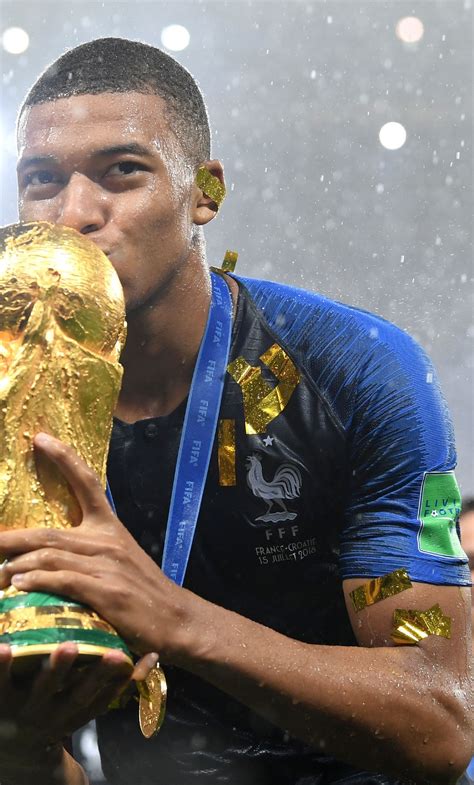 Kylian Mbappe Celebrates Fifa World Cup Win Hd 4k Wallpaper Altimage Images De Football