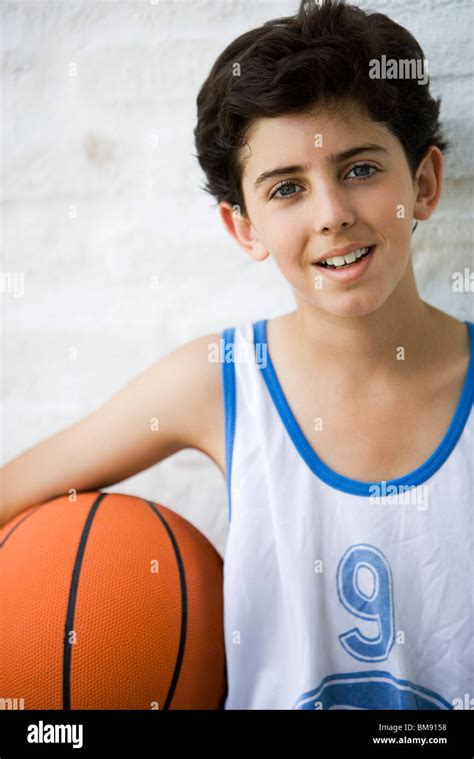 Boy Preteen Basketball Hi Res Stock Photography And Images Alamy