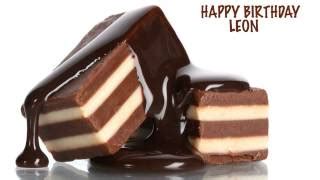 Der song ist peppig und das wort birthday kommt vor. Birthday Leon