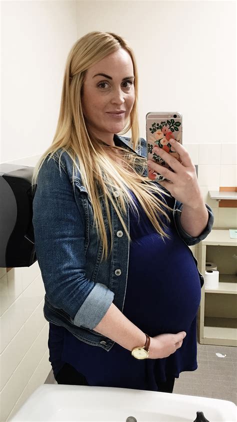 Pregnant Selfie The Maternity Gallery
