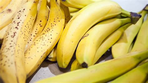 Shopper finds spiders 'flooding' from bananas