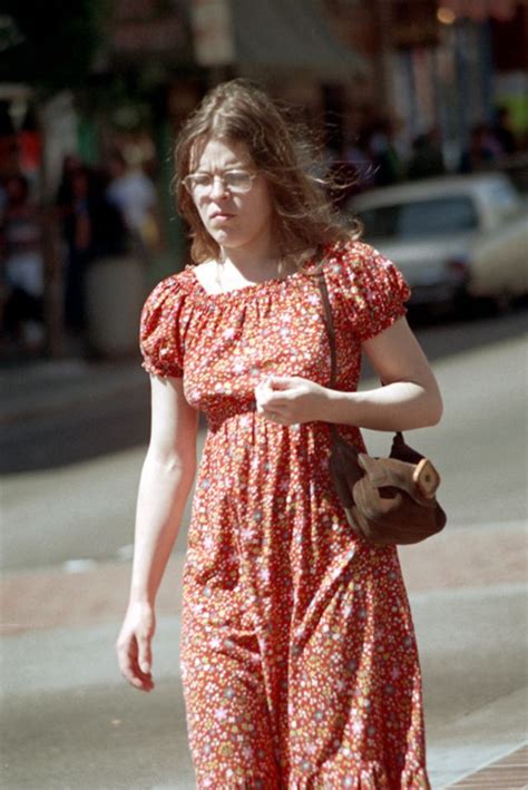 40 Candid Photographs Capture Street Styles Of San Francisco Girls In The Early 1970s