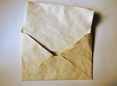 Damit das papier zu einem echten brief aus hogwarts werden kann, sollten sie oben auf dem briefkopf das wappen der zauberschule anbringen. Do it (for) yourself: Mein Hogwarts Brief - DIY - selber ...