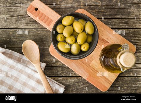 The Green Olives And Olive Oil Stock Photo Alamy