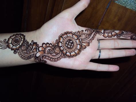 She 9 Style Simple And Beautiful Mehndi Designs Simple