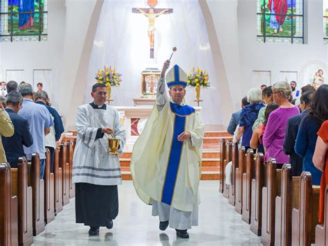 New altar for St. Agnes Church in Arlington - Arlington Catholic Herald