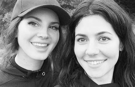 Lana Del Rey Posts Cute Selfie With Marina Diamandis Lana Del Rey