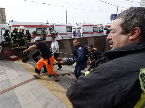 Moscow Metro Crash Pictures Underground Train Derails Killing 10 People Ibtimes Uk
