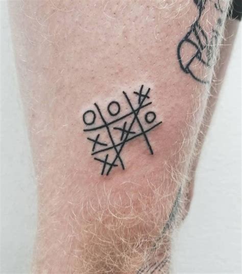 Comiendo Melón El Principio Tic Tac Toe Tattoo Metálico Asesinato Ridículo