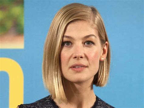 Rosamund Pike Bob Hairstyle With An Off Center Part