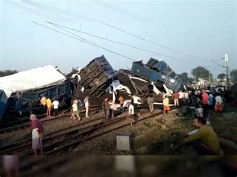 Jharkhand Train Accident Koderma Coal Laden Goods Train Derailed And 53