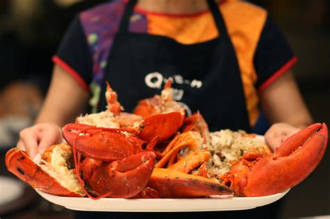 I host roughly one dinner party (for about 6 guests, plus my roommates) each week. 5 places to eat a lobster dinner in Toronto