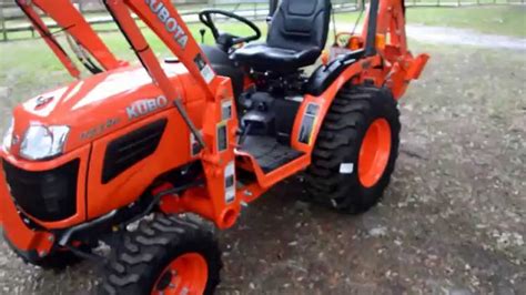Kubota B2320 Compact Tractor Fel And Backhoe Youtube