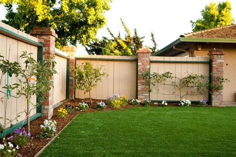 Brilliant 30 Beautiful Small Backyard Fence And Garden Design Ideas For