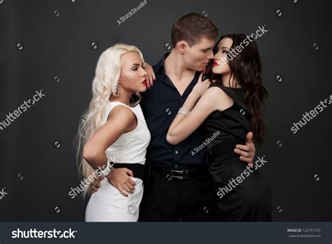 Triángulo de amor de dos mujeres Foto de stock 122751727 Shutterstock