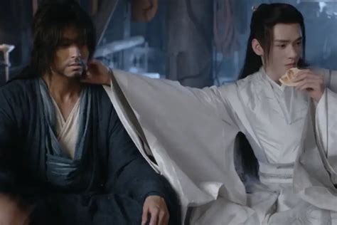 Jun 25, 2021 · 两个知己，五块宝藏拼图，廿载恩怨，千百年江湖梦。开年武侠大剧《山河令》首播结束已有一段时间，但剧迷们热忱依旧。. 《山河令》低调开播，耽美名场面被还原，张哲瀚、龚俊演技成槽点|山河令|张哲瀚|龚俊_新浪新闻