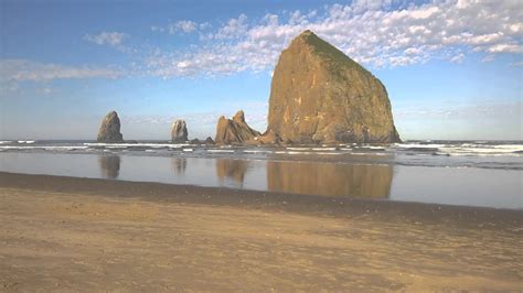 The former jail has now become the oregon film museum, dedicated to movies made in the state the park was the location for many scenes in the movie. Os Goonies Locação do filme Haystack Rock Cannon Beach ...
