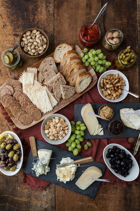 It's easy to make a gorgeous cheese plate presentation with a few simple ideas. WEEKEND BITE: CHEESE PLATTER — The Vintage Round Top