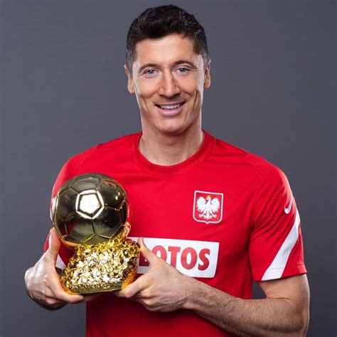 robert lewandowski recibió el balón de oro