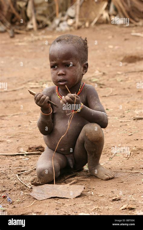 Afrika Äthiopien Omo Valley Daasanach Stamm baby Stockfotografie Alamy