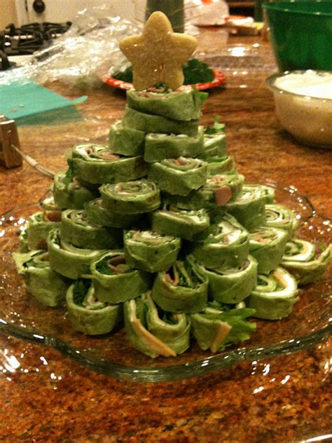 Accent lighting of fresh foods is the perfect recipe for a delicious presentation while extending the poor lighting affects the quality of fresh produce. Keitha's Chaos: Christmas Lights & Party Food