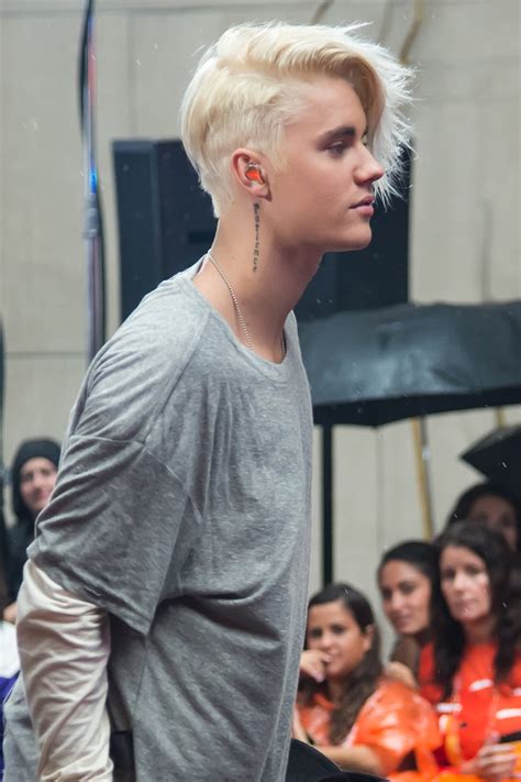 Justin Bieber Debuts Platinum Dye Job Vogue