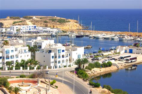 Originally a berber settlement (earliest reference 4th century b.c.), the strategic site fell to the carthaginians (phoenicians) and the city could be named after the punic goddess tanit. Tunus'taki En İyi 5 Restoran | Vizesiz Geziyorum