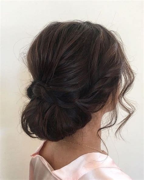 Updos for medium hair imply the elegance of curls, the clean lines and the slight negligence, giving playful coquetry to the image. 60 Easy Updos for Medium Hair (December 2019)