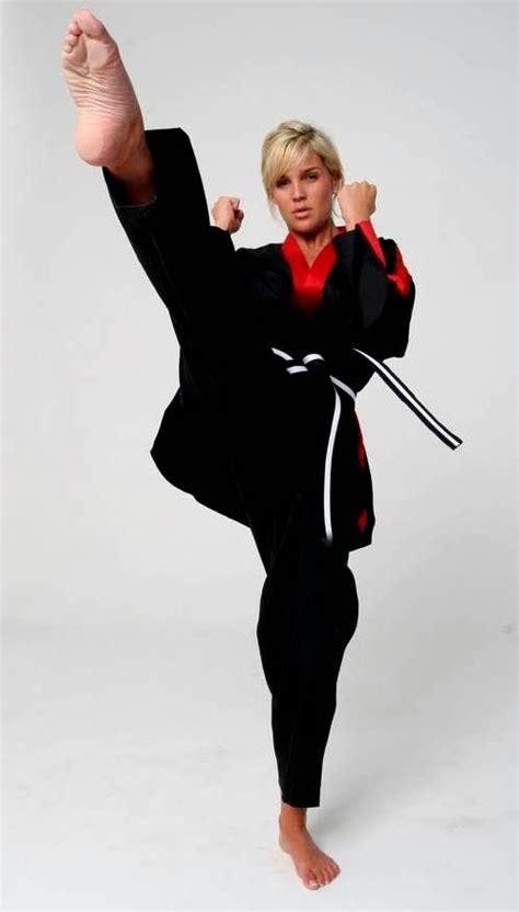 Pin By Johann3444 On Kicking Martial Arts Women Female Martial Artists Martial Arts Girl