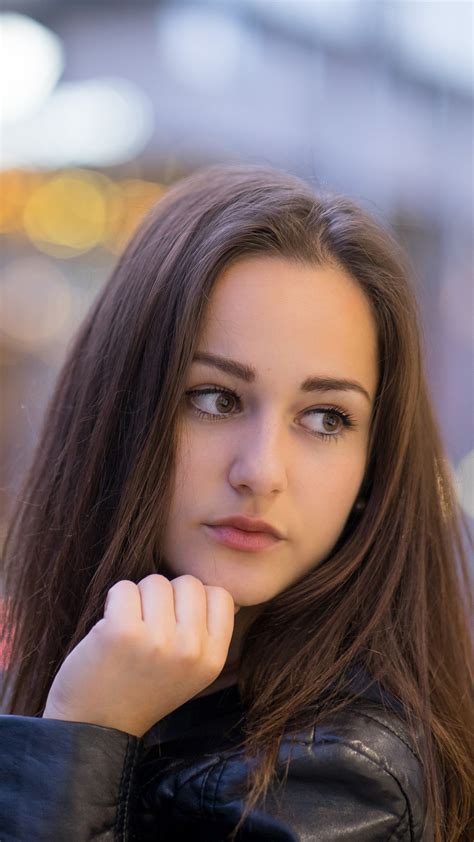 X X Girls Model Hd Portrait Face Closeup For Iphone Wallpaper