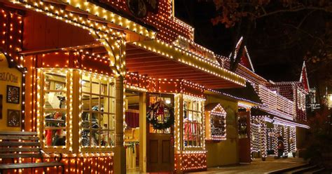 7 Best Places To See Christmas Lights In The Usa