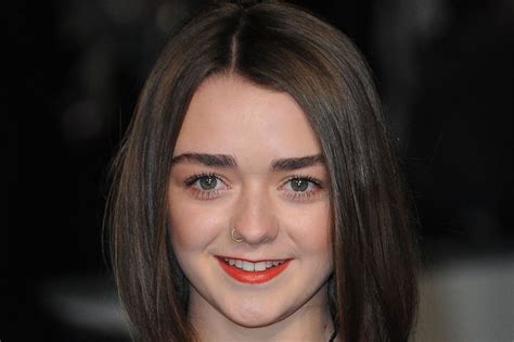 Maisie Williams Accepts Guinness Record For Game Of Thrones