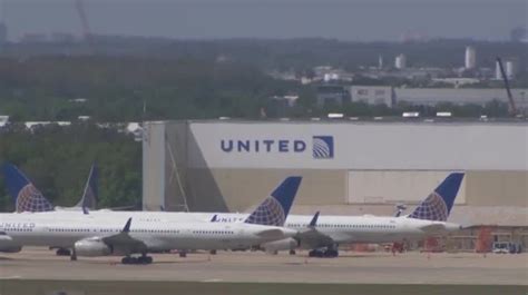 United To Lay Off Hundreds At Orlando International Airport