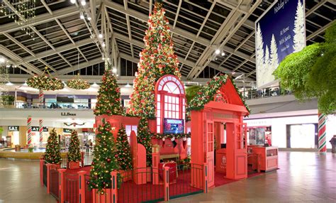 Christmas in new york is magical, but it can also be a little cliché. Commercial Property Seasonal, Holiday Decor | Shopping Centers | Center Stage Productions