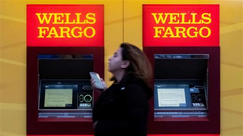 Senator Elizabeth Warren Urges Fed To Break Up Wells Fargo After Regulatory Slap Mint